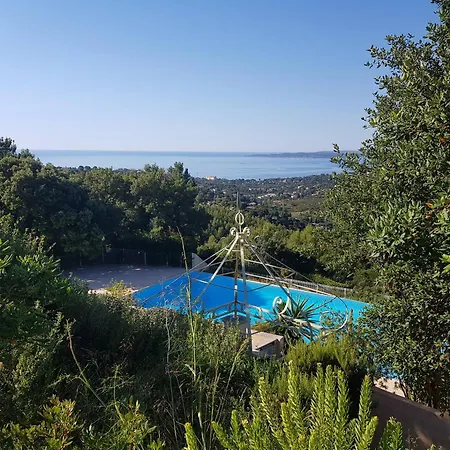 Is888 3 Pieces, 4 Prs Piscine Et Parking Vue Les Issambres